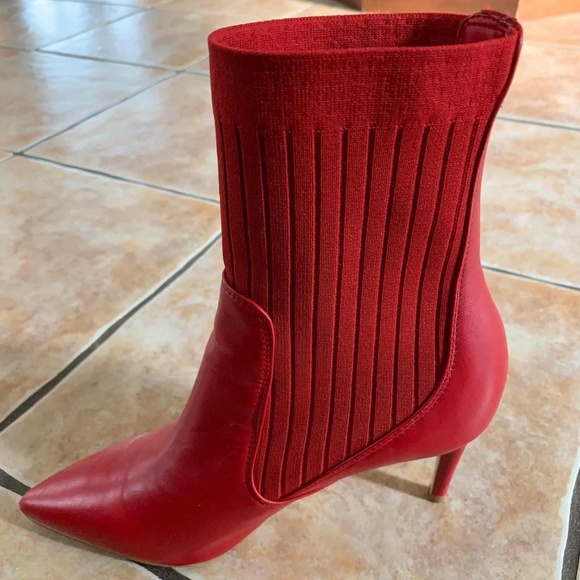 Guess Booties & Bag Set - Picture 2 of 16